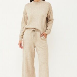 Beige Knit Wide-Leg Pants & Top Outfit Set
Fall/Winter